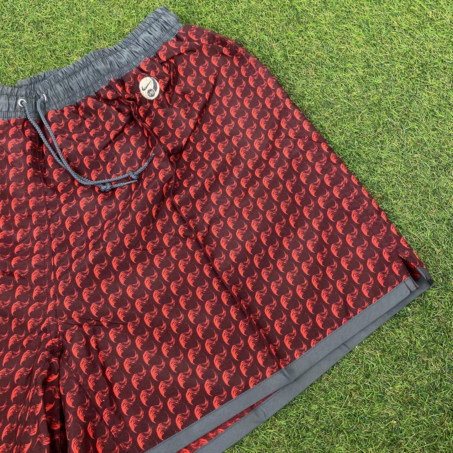 90s Nike Wavey Shorts Red Large