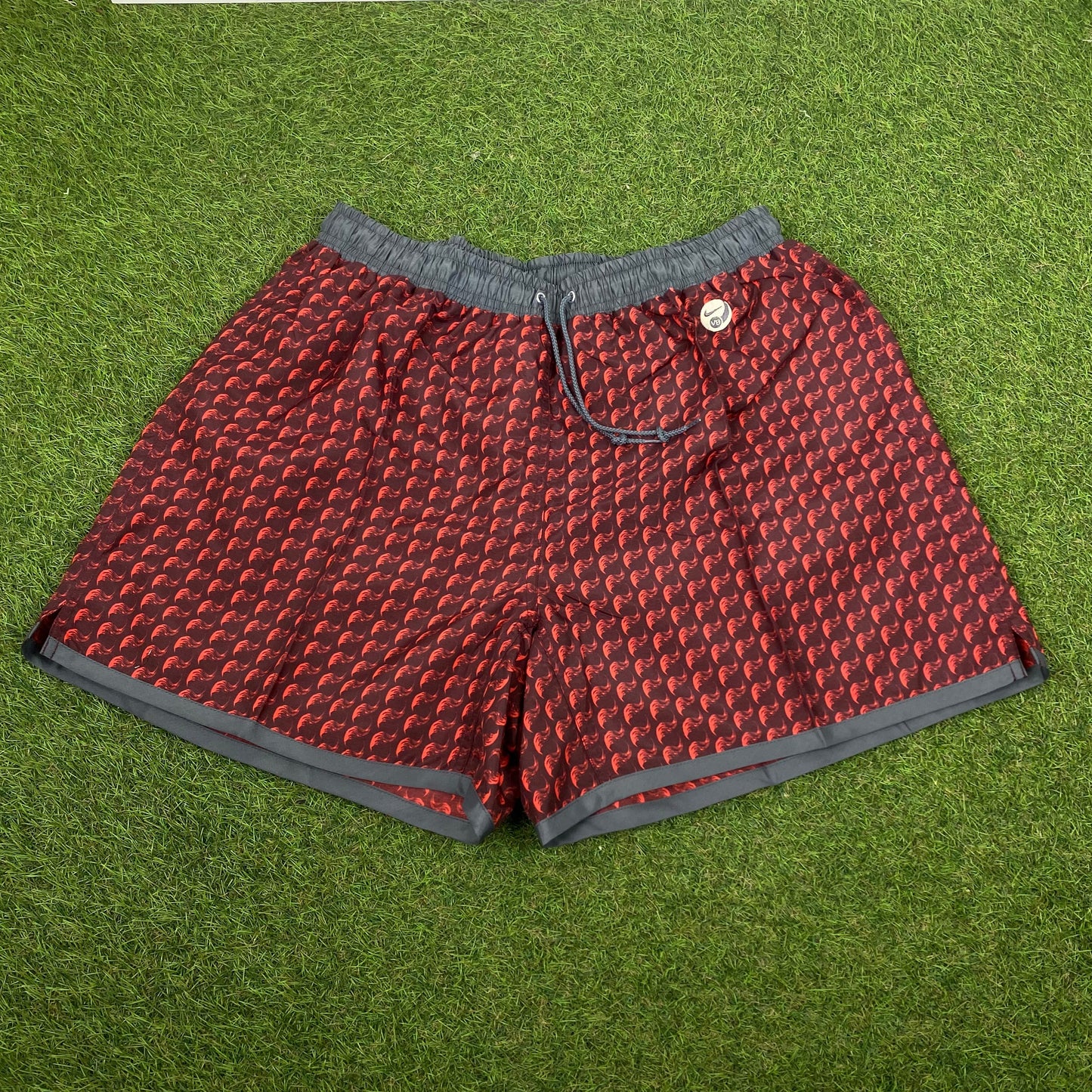 90s Nike Wavey Shorts Red Large